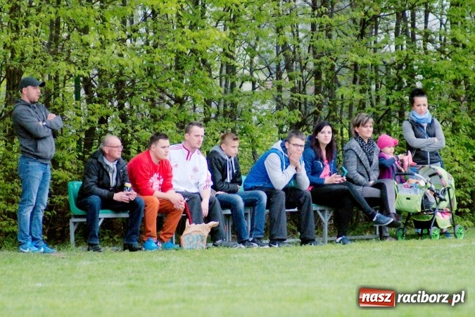 Zdjęcie w galerii na portalu naszraciborz.pl: B klasa: Wicher Płonia na stojąco, Kornowac śpiewająco wiadomości z regionu