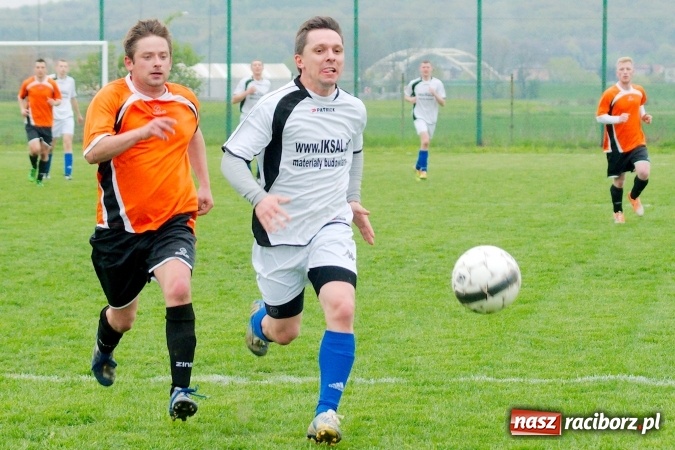 Zdjęcie w galerii na portalu naszraciborz.pl: B klasa: Wicher Płonia na stojąco, Kornowac śpiewająco wiadomości z regionu