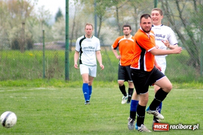 Zdjęcie w galerii na portalu naszraciborz.pl: B klasa: Wicher Płonia na stojąco, Kornowac śpiewająco wiadomości z regionu