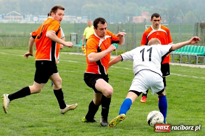 Zdjęcie w galerii na portalu naszraciborz.pl: B klasa: Wicher Płonia na stojąco, Kornowac śpiewająco wiadomości z regionu