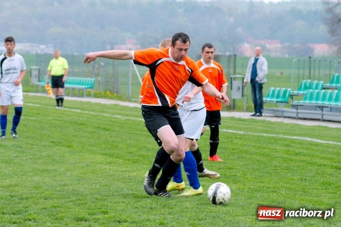 Zdjęcie w galerii na portalu naszraciborz.pl: B klasa: Wicher Płonia na stojąco, Kornowac śpiewająco wiadomości z regionu