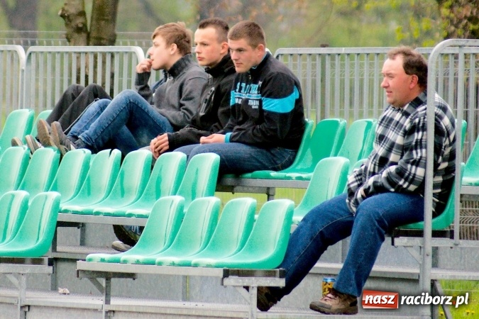 Zdjęcie w galerii na portalu naszraciborz.pl: B klasa: Wicher Płonia na stojąco, Kornowac śpiewająco wiadomości z regionu