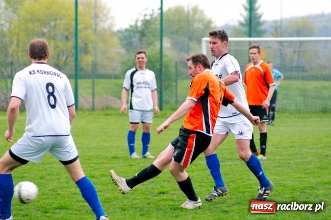 Zdjęcie w galerii na portalu naszraciborz.pl: B klasa: Wicher Płonia na stojąco, Kornowac śpiewająco wiadomości z regionu