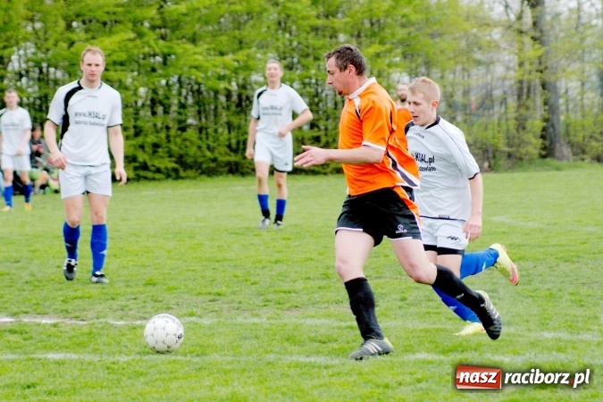 Zdjęcie w galerii na portalu naszraciborz.pl: B klasa: Wicher Płonia na stojąco, Kornowac śpiewająco wiadomości z regionu