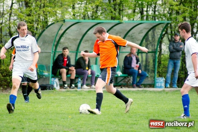 Zdjęcie w galerii na portalu naszraciborz.pl: B klasa: Wicher Płonia na stojąco, Kornowac śpiewająco wiadomości z regionu