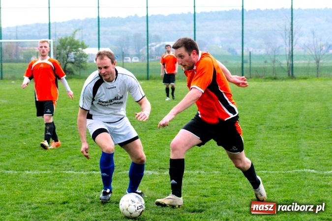 Zdjęcie w galerii na portalu naszraciborz.pl: B klasa: Wicher Płonia na stojąco, Kornowac śpiewająco wiadomości z regionu