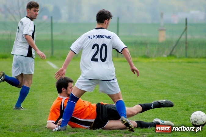 Zdjęcie w galerii na portalu naszraciborz.pl: B klasa: Wicher Płonia na stojąco, Kornowac śpiewająco wiadomości z regionu