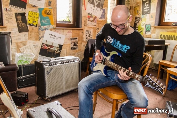 Zdjęcie w galerii na portalu naszraciborz.pl: Instrumenty i winyle na Końcu Świata wiadomości z regionu