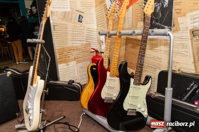 Zdjęcie w galerii na portalu naszraciborz.pl: Instrumenty i winyle na Końcu Świata wiadomości z regionu