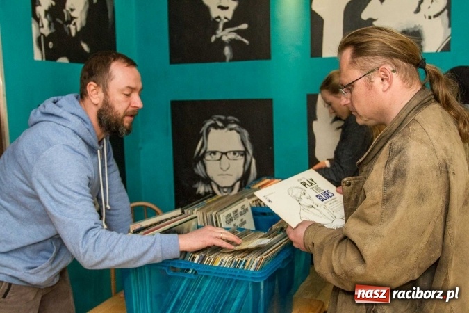 Zdjęcie w galerii na portalu naszraciborz.pl: Instrumenty i winyle na Końcu Świata wiadomości z regionu