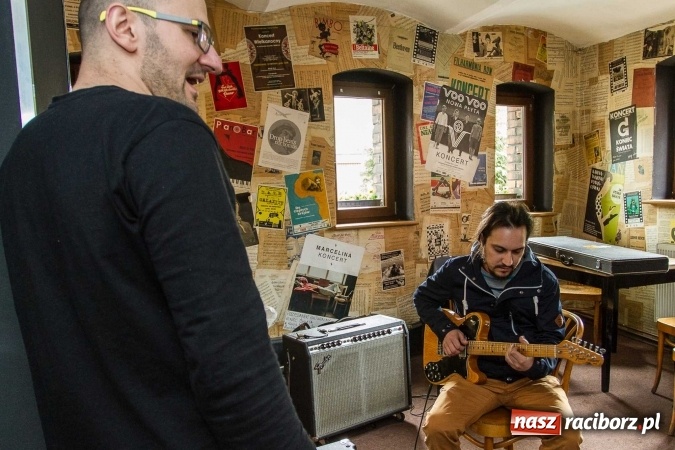 Zdjęcie w galerii na portalu naszraciborz.pl: Instrumenty i winyle na Końcu Świata wiadomości z regionu