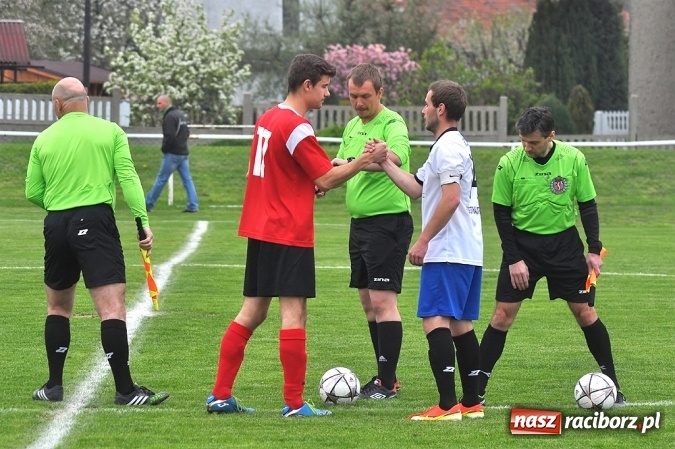 Zdjęcie w galerii na portalu naszraciborz.pl: Emocjonujący mecz, trzy cenne punkty i chamstwo na trybunach. Studzienna pokonała kuźniańską Stal wiadomości z regionu