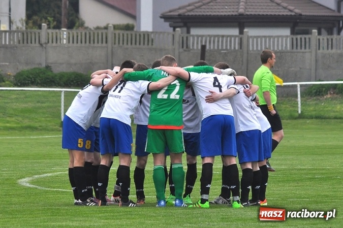 Zdjęcie w galerii na portalu naszraciborz.pl: Emocjonujący mecz, trzy cenne punkty i chamstwo na trybunach. Studzienna pokonała kuźniańską Stal wiadomości z regionu