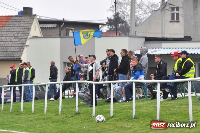 Zdjęcie w galerii na portalu naszraciborz.pl: Emocjonujący mecz, trzy cenne punkty i chamstwo na trybunach. Studzienna pokonała kuźniańską Stal wiadomości z regionu