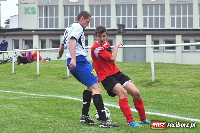 Zdjęcie w galerii na portalu naszraciborz.pl: Emocjonujący mecz, trzy cenne punkty i chamstwo na trybunach. Studzienna pokonała kuźniańską Stal wiadomości z regionu