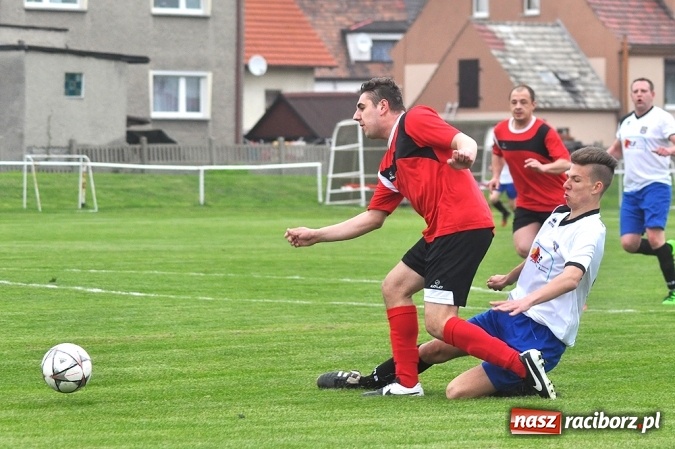 Zdjęcie w galerii na portalu naszraciborz.pl: Emocjonujący mecz, trzy cenne punkty i chamstwo na trybunach. Studzienna pokonała kuźniańską Stal wiadomości z regionu