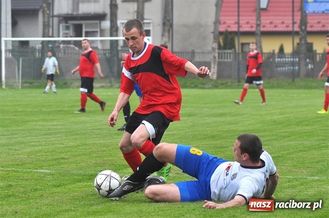 Zdjęcie w galerii na portalu naszraciborz.pl: Emocjonujący mecz, trzy cenne punkty i chamstwo na trybunach. Studzienna pokonała kuźniańską Stal wiadomości z regionu