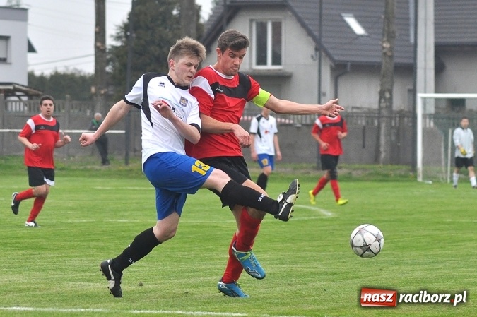 Zdjęcie w galerii na portalu naszraciborz.pl: Emocjonujący mecz, trzy cenne punkty i chamstwo na trybunach. Studzienna pokonała kuźniańską Stal wiadomości z regionu