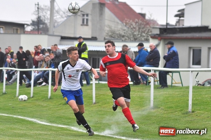 Zdjęcie w galerii na portalu naszraciborz.pl: Emocjonujący mecz, trzy cenne punkty i chamstwo na trybunach. Studzienna pokonała kuźniańską Stal wiadomości z regionu