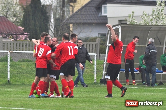 Zdjęcie w galerii na portalu naszraciborz.pl: Emocjonujący mecz, trzy cenne punkty i chamstwo na trybunach. Studzienna pokonała kuźniańską Stal wiadomości z regionu