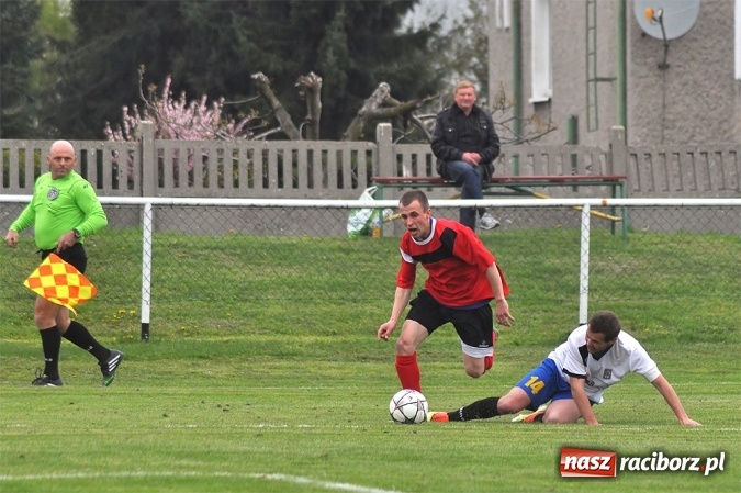 Zdjęcie w galerii na portalu naszraciborz.pl: Emocjonujący mecz, trzy cenne punkty i chamstwo na trybunach. Studzienna pokonała kuźniańską Stal wiadomości z regionu