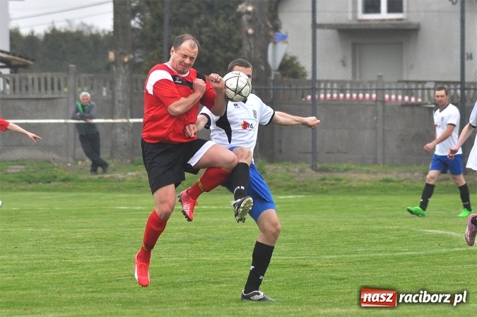 Zdjęcie w galerii na portalu naszraciborz.pl: Emocjonujący mecz, trzy cenne punkty i chamstwo na trybunach. Studzienna pokonała kuźniańską Stal wiadomości z regionu