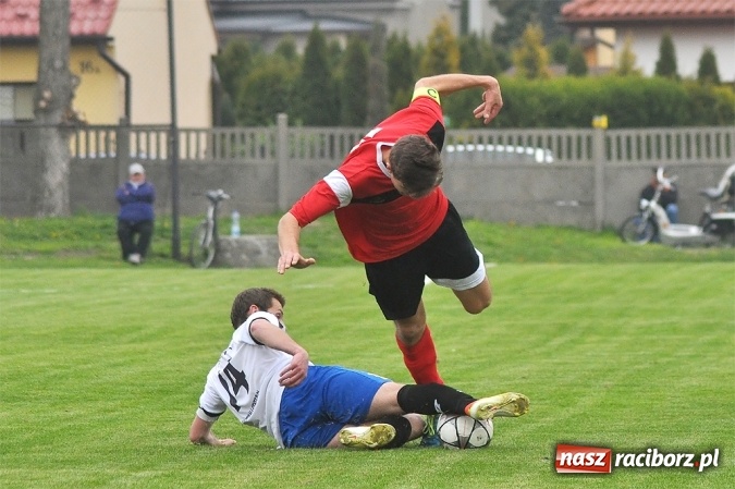 Zdjęcie w galerii na portalu naszraciborz.pl: Emocjonujący mecz, trzy cenne punkty i chamstwo na trybunach. Studzienna pokonała kuźniańską Stal wiadomości z regionu