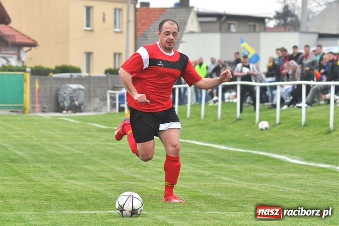 Zdjęcie w galerii na portalu naszraciborz.pl: Emocjonujący mecz, trzy cenne punkty i chamstwo na trybunach. Studzienna pokonała kuźniańską Stal wiadomości z regionu