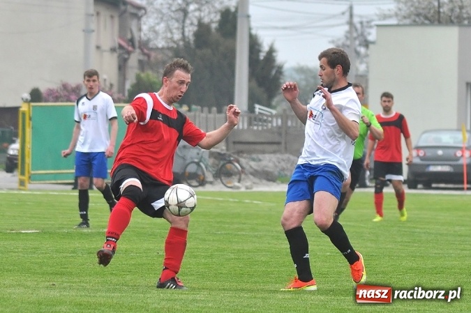 Zdjęcie w galerii na portalu naszraciborz.pl: Emocjonujący mecz, trzy cenne punkty i chamstwo na trybunach. Studzienna pokonała kuźniańską Stal wiadomości z regionu