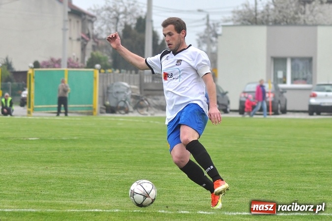 Zdjęcie w galerii na portalu naszraciborz.pl: Emocjonujący mecz, trzy cenne punkty i chamstwo na trybunach. Studzienna pokonała kuźniańską Stal wiadomości z regionu