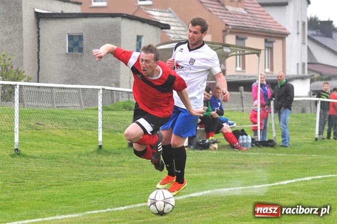 Zdjęcie w galerii na portalu naszraciborz.pl: Emocjonujący mecz, trzy cenne punkty i chamstwo na trybunach. Studzienna pokonała kuźniańską Stal wiadomości z regionu