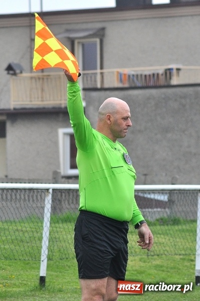 Zdjęcie w galerii na portalu naszraciborz.pl: Emocjonujący mecz, trzy cenne punkty i chamstwo na trybunach. Studzienna pokonała kuźniańską Stal wiadomości z regionu
