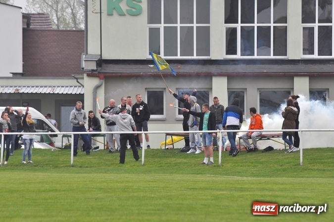 Zdjęcie w galerii na portalu naszraciborz.pl: Emocjonujący mecz, trzy cenne punkty i chamstwo na trybunach. Studzienna pokonała kuźniańską Stal wiadomości z regionu