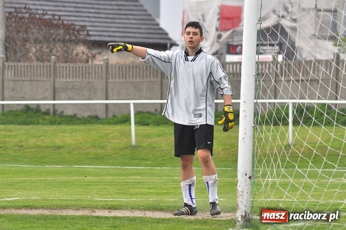 Zdjęcie w galerii na portalu naszraciborz.pl: Emocjonujący mecz, trzy cenne punkty i chamstwo na trybunach. Studzienna pokonała kuźniańską Stal wiadomości z regionu