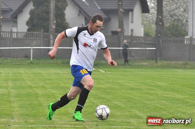 Zdjęcie w galerii na portalu naszraciborz.pl: Emocjonujący mecz, trzy cenne punkty i chamstwo na trybunach. Studzienna pokonała kuźniańską Stal wiadomości z regionu