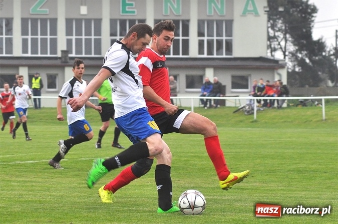 Zdjęcie w galerii na portalu naszraciborz.pl: Emocjonujący mecz, trzy cenne punkty i chamstwo na trybunach. Studzienna pokonała kuźniańską Stal wiadomości z regionu