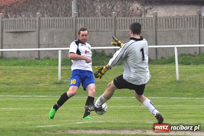 Zdjęcie w galerii na portalu naszraciborz.pl: Emocjonujący mecz, trzy cenne punkty i chamstwo na trybunach. Studzienna pokonała kuźniańską Stal wiadomości z regionu
