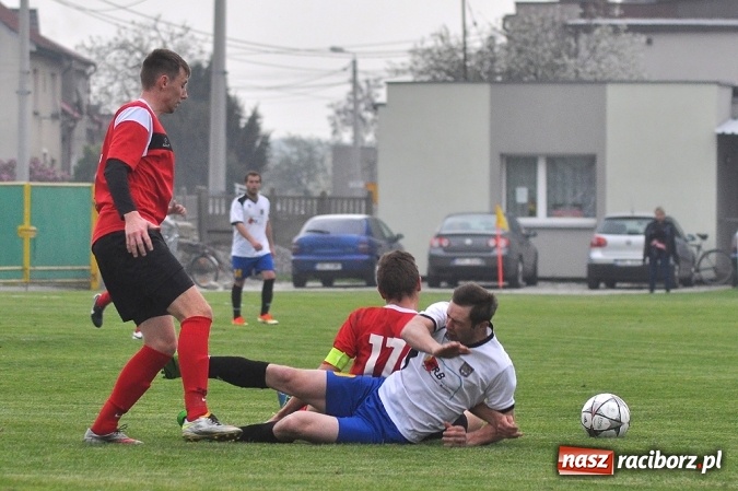 Zdjęcie w galerii na portalu naszraciborz.pl: Emocjonujący mecz, trzy cenne punkty i chamstwo na trybunach. Studzienna pokonała kuźniańską Stal wiadomości z regionu