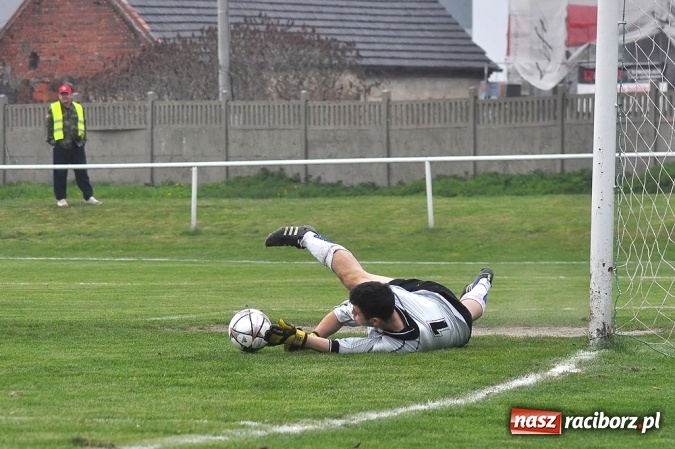 Zdjęcie w galerii na portalu naszraciborz.pl: Emocjonujący mecz, trzy cenne punkty i chamstwo na trybunach. Studzienna pokonała kuźniańską Stal wiadomości z regionu