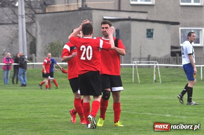 Zdjęcie w galerii na portalu naszraciborz.pl: Emocjonujący mecz, trzy cenne punkty i chamstwo na trybunach. Studzienna pokonała kuźniańską Stal wiadomości z regionu