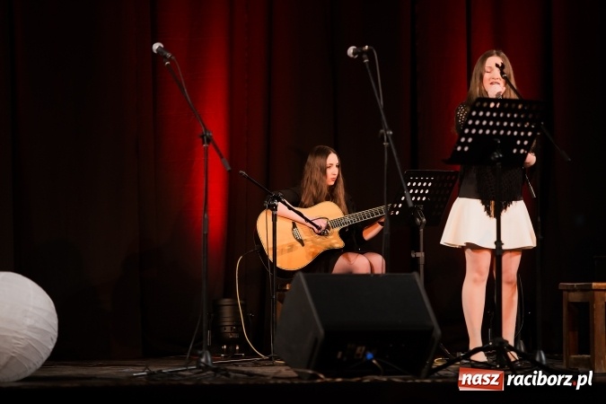 Zdjęcie w galerii na portalu naszraciborz.pl: Koncert jubileuszowy Atlantydy w Domu Kultury Strzecha wiadomości z regionu