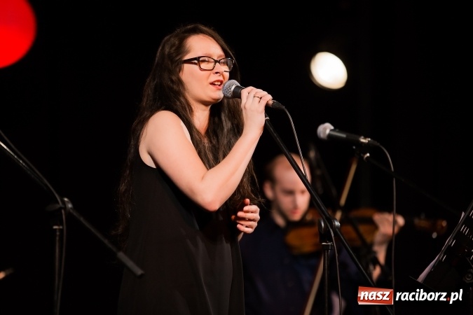 Zdjęcie w galerii na portalu naszraciborz.pl: Koncert jubileuszowy Atlantydy w Domu Kultury Strzecha wiadomości z regionu