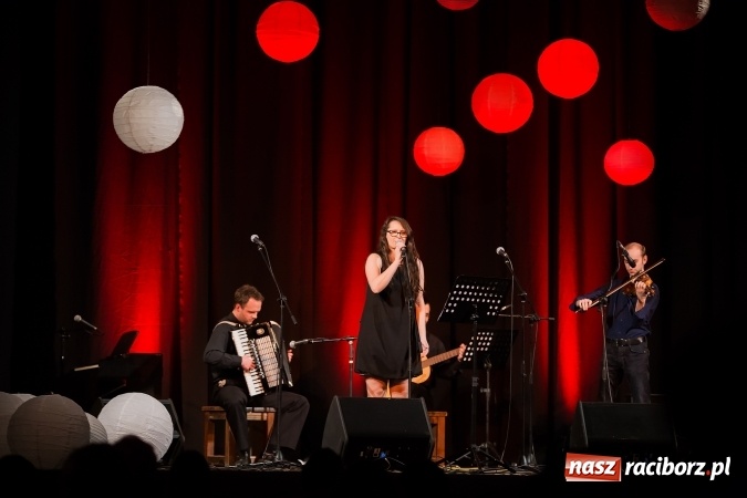 Zdjęcie w galerii na portalu naszraciborz.pl: Koncert jubileuszowy Atlantydy w Domu Kultury Strzecha wiadomości z regionu