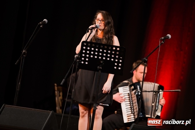 Zdjęcie w galerii na portalu naszraciborz.pl: Koncert jubileuszowy Atlantydy w Domu Kultury Strzecha wiadomości z regionu