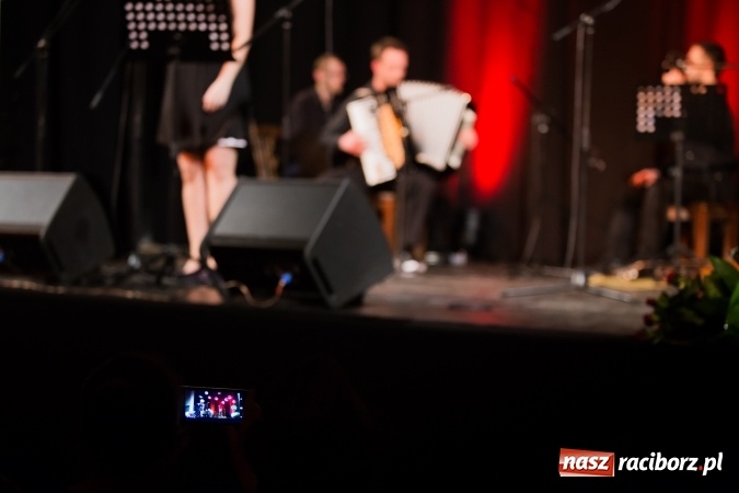 Zdjęcie w galerii na portalu naszraciborz.pl: Koncert jubileuszowy Atlantydy w Domu Kultury Strzecha wiadomości z regionu