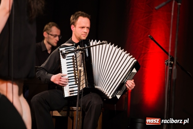 Zdjęcie w galerii na portalu naszraciborz.pl: Koncert jubileuszowy Atlantydy w Domu Kultury Strzecha wiadomości z regionu