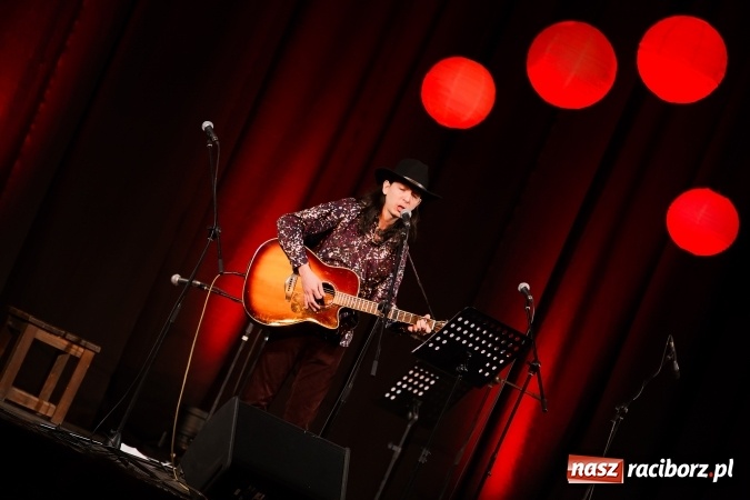 Zdjęcie w galerii na portalu naszraciborz.pl: Koncert jubileuszowy Atlantydy w Domu Kultury Strzecha wiadomości z regionu