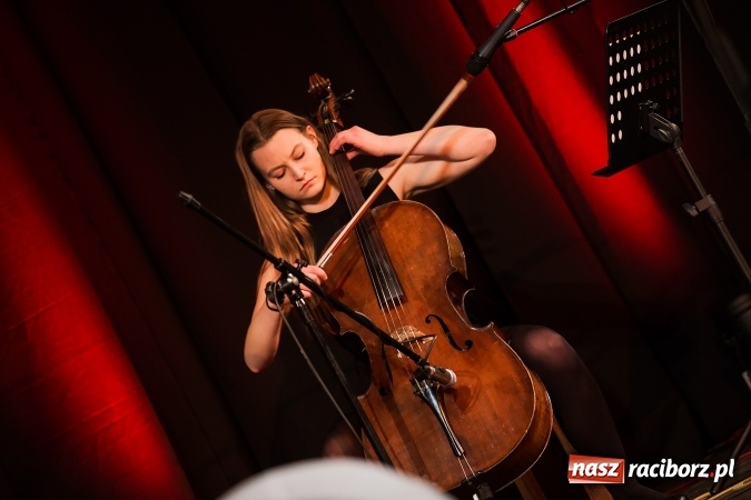 Zdjęcie w galerii na portalu naszraciborz.pl: Koncert jubileuszowy Atlantydy w Domu Kultury Strzecha wiadomości z regionu