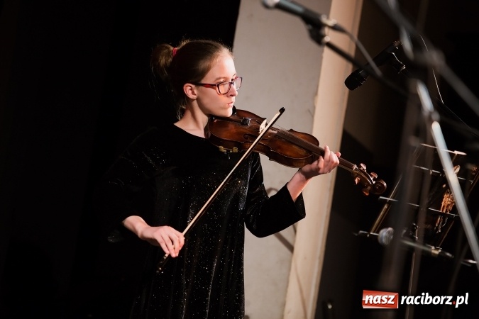Zdjęcie w galerii na portalu naszraciborz.pl: Koncert jubileuszowy Atlantydy w Domu Kultury Strzecha wiadomości z regionu