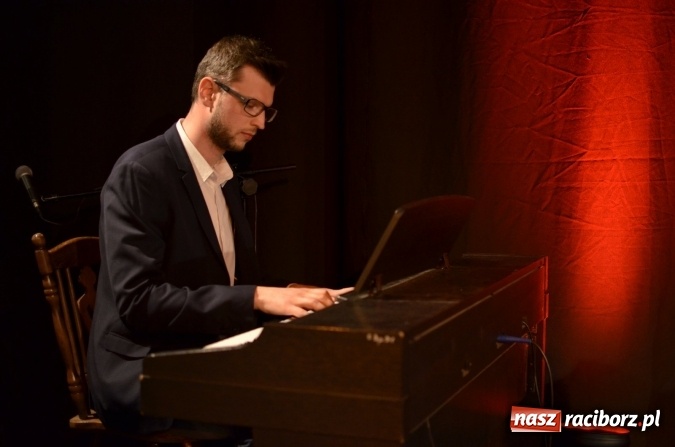 Zdjęcie w galerii na portalu naszraciborz.pl: Koncert jubileuszowy Atlantydy w Domu Kultury Strzecha wiadomości z regionu